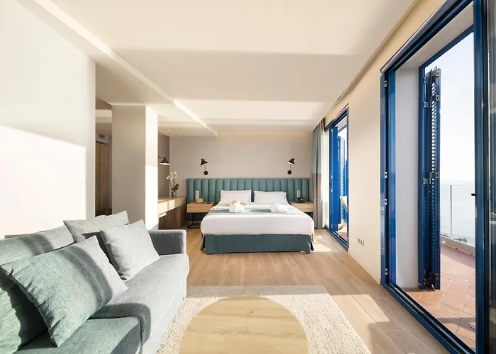 Отель Voramar
