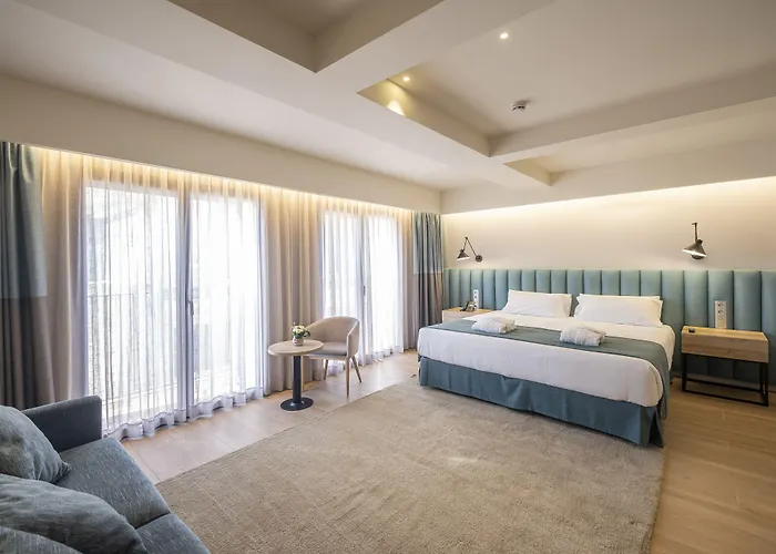 Отель Voramar
